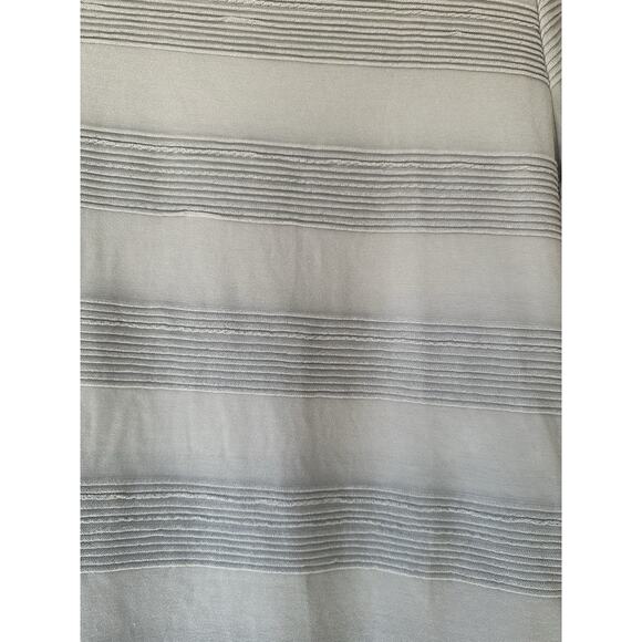 NWT LuLaRoe Women's Short Sleeve Grey Striped Gigi Size Large - Picture 3 of 3